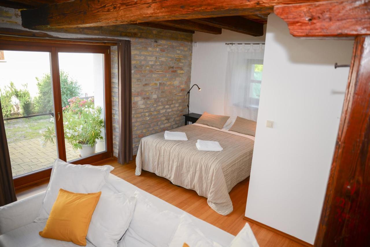 Somos Apartman Gyor Exterior photo