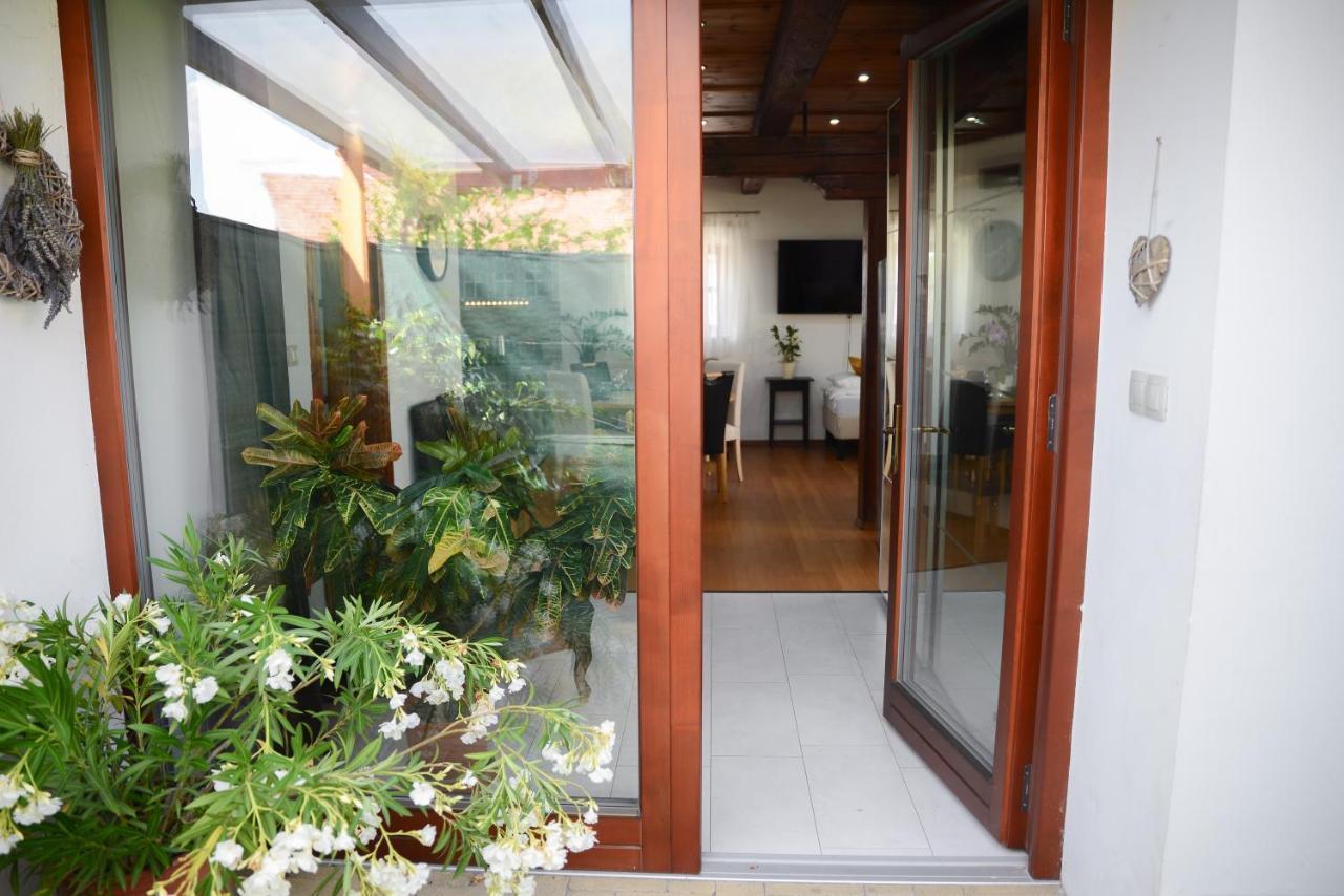 Somos Apartman Gyor Exterior photo