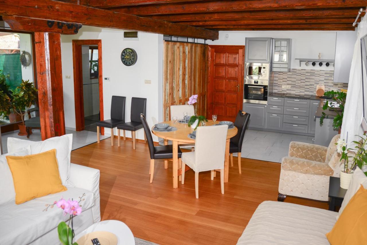 Somos Apartman Gyor Exterior photo