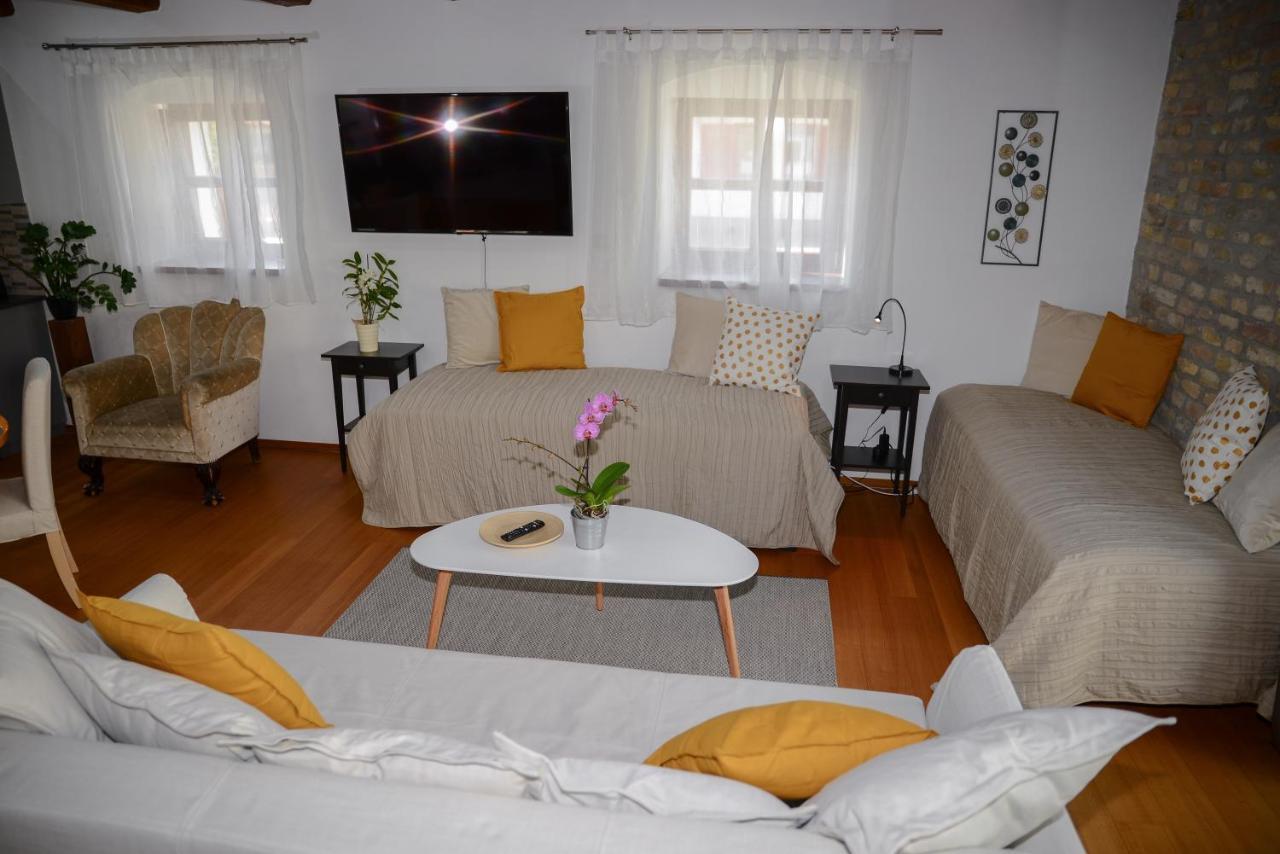 Somos Apartman Gyor Exterior photo